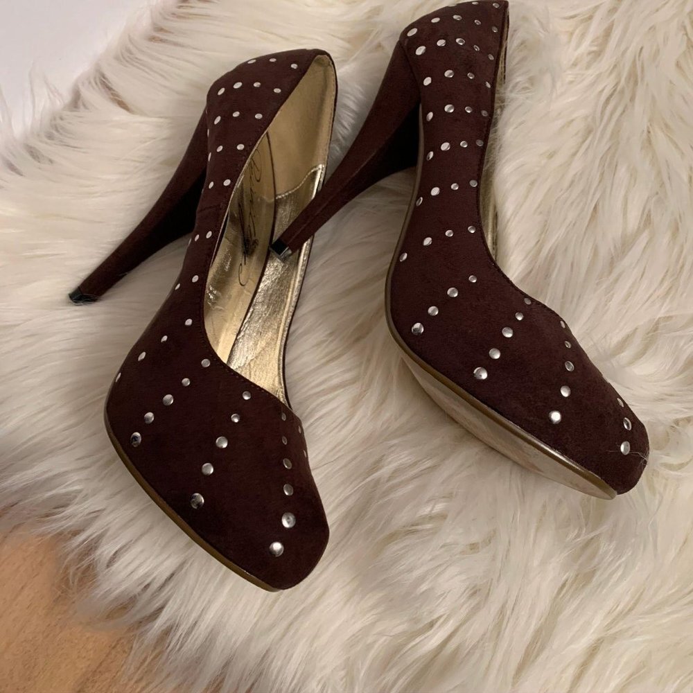 Privileged SZ 7.5 Brown flat studs 5″ Heels womens - Picture 5 of 6
